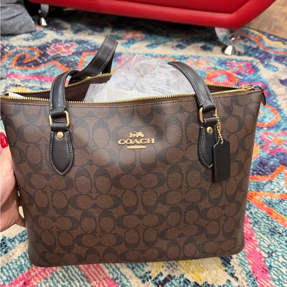 Coach Handbags - 👜 Coach Gallery Tote in Brown Signature canvas with Gold Hardware